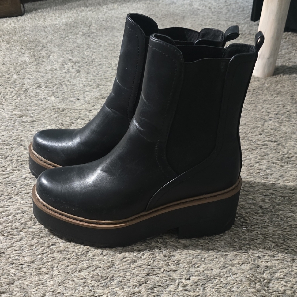 Soda Black Platform Ankle Boots